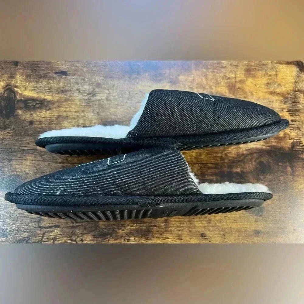TRUE RELIGION | men’s logo slippers. Size: M 9-10